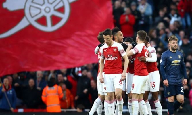 Arsenal Tendang Man United dari Posisi 4 Klasemen Arsenal Tendang Man United dari Posisi 4 Klasemen