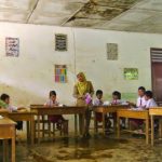 Siswa Belajar di Ruang Kotor Karena Atap Bocor