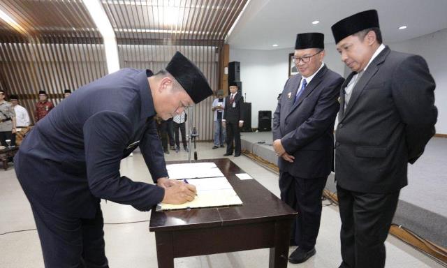 Ema Resmi Jabat Sekda Definitif Ema Resmi Jabat Sekda Definitif