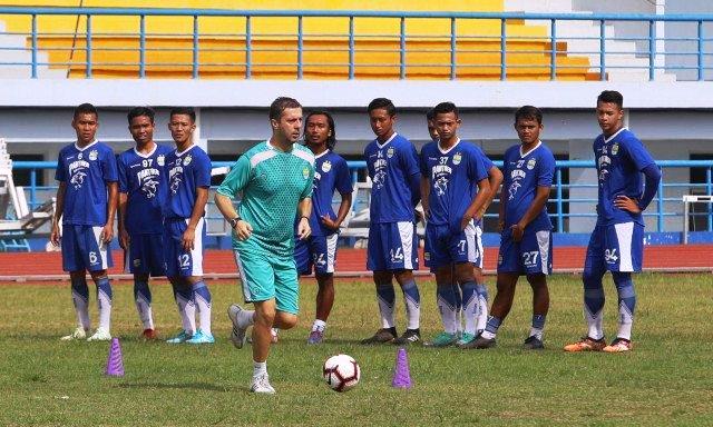 Siapkan Komposisi Pemain untuk Liga 1