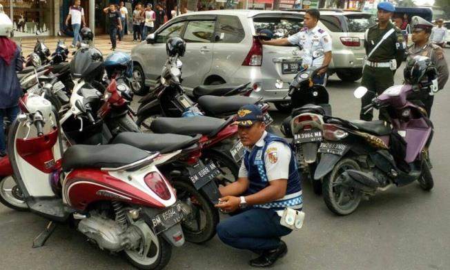 Kesulitan Atasi Parkir Liar