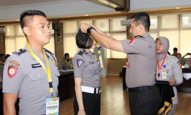 Ratusan Anggota Polri diberi Pelatihan Psychological First Aid Ratusan Anggota Polri diberi Pelatihan Psychological First Aid