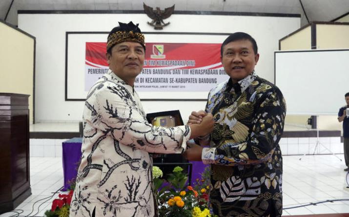 Tim Kewaspadaan Dini Daerah Pertama di Indonesia Tim Kewaspadaan Dini Daerah Pertama di Indonesia