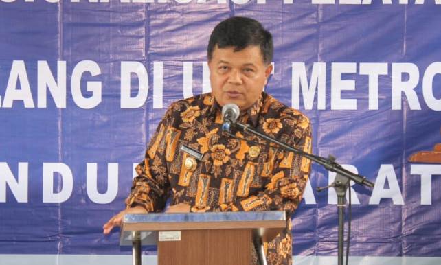 Bupati Bagikan SK bagi Guru Honorer di Padalarang