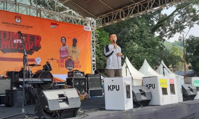 Alun-alun Cililin Jadi Lokasi Sosialisasi Sebelum Pencoblosan Alun-alun Cililin Jadi Lokasi Sosialisasi Sebelum Pencoblosan