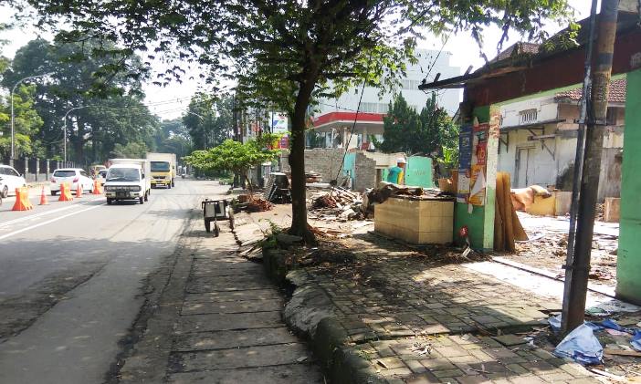 Kucurkan Rp 200 juta Untuk Pelebarkan Jalan Baros