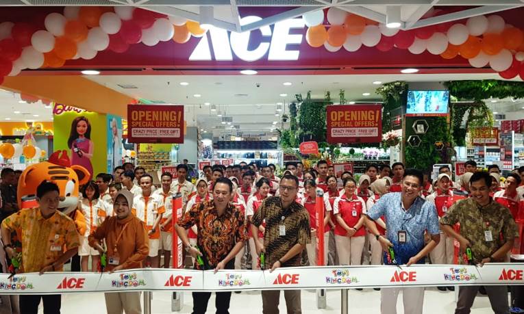 ACE HARDWARE Hadir di King Plaza Bandung dengan Konsep Display Tematik ACE HARDWARE Hadir di King Plaza Bandung dengan Konsep Display Tematik