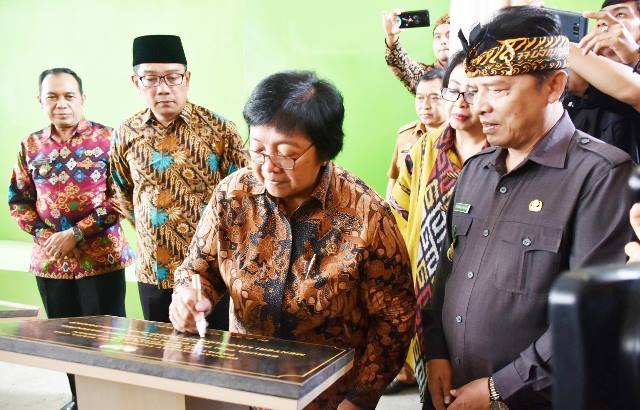 Menteri LHK Resmikan Fasilitas Pengelolaan dan Pusat Daur Ulang Sampah Menteri LHK Resmikan Fasilitas Pengelolaan dan Pusat Daur Ulang Sampah
