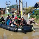 Kasdam III/Siliwangi Kunjungi TPS-TPS Di Lokasi Banjir Dayeuhkolot