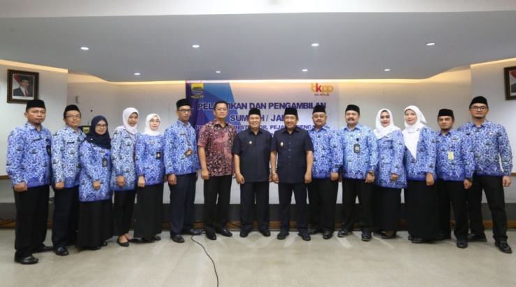 Oded Lantik Delapan Lurah dan Tujuh Sekcam Oded Lantik Delapan Lurah dan Tujuh Sekcam