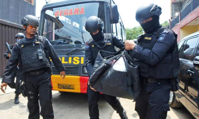 Tiga Anggota Polisi Ditikam