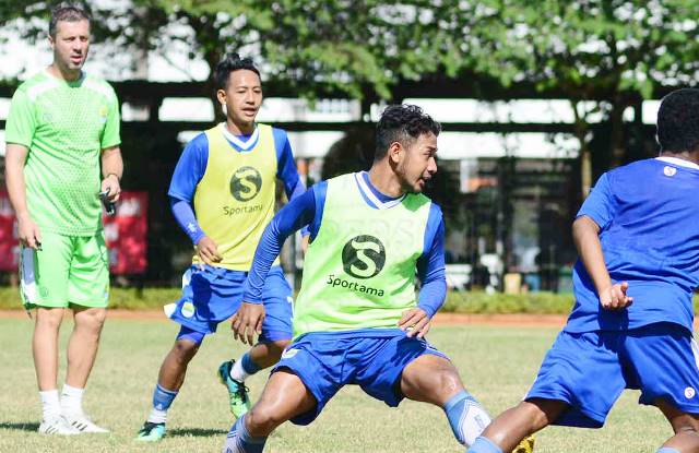 Persib Siapkan Komposisi Pemain Lawan Borneo FC