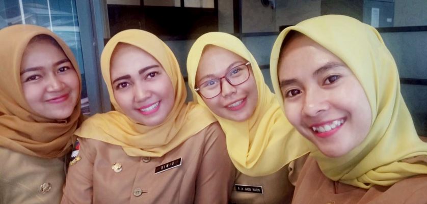 Sosok Hebat ! Melihat Para Wanita Tangguh Yang Bertugas Dalam Program Quick Response dan Pusat Informasi Aktivitas Bupati Sosok Hebat ! Melihat Para Wanita Tangguh Yang Bertugas Dalam Program Quick Response dan Pusat Informasi Aktivitas Bupati