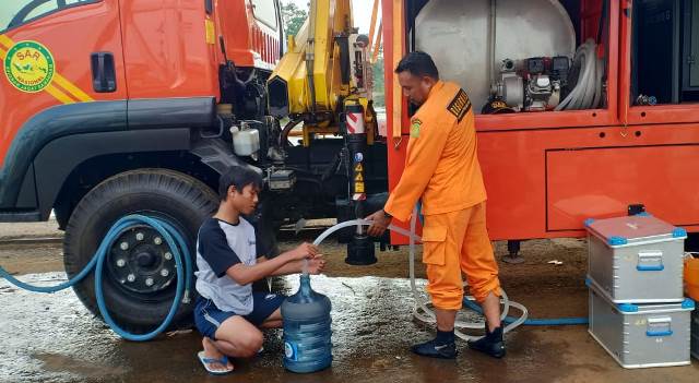 Korban Banjir Mulai Kekurangan Air Bersih