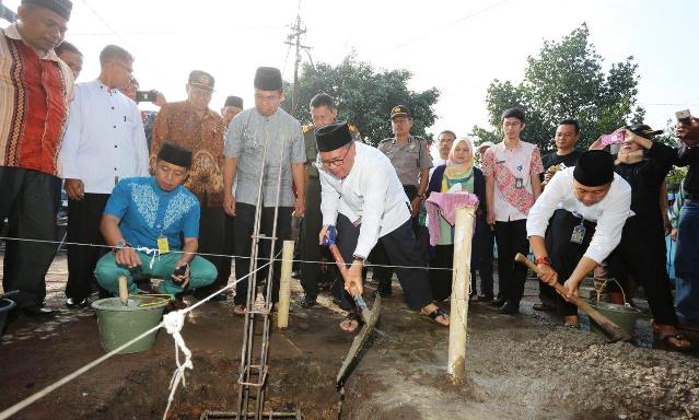Warga Muslim Diminta Makmurkan Masjid Warga Muslim Diminta Makmurkan Masjid