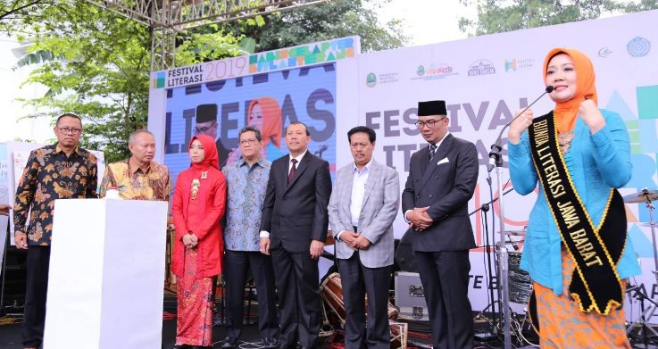 Bunda Literasi Jabar Luncurkan Dua Buku Anak