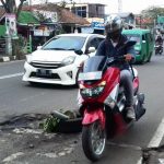 Jalan Rusak di Cicaheum Dikeluhkan Warga