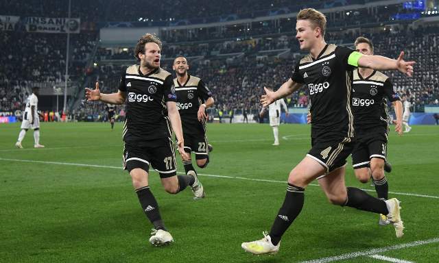 Tumbangkan Tim Nyonya Tua, Ajax Lolos Semi Final