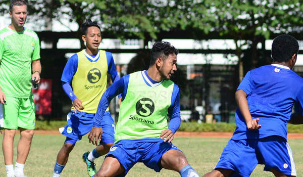Zola dan Beckham Berlatih Bersama