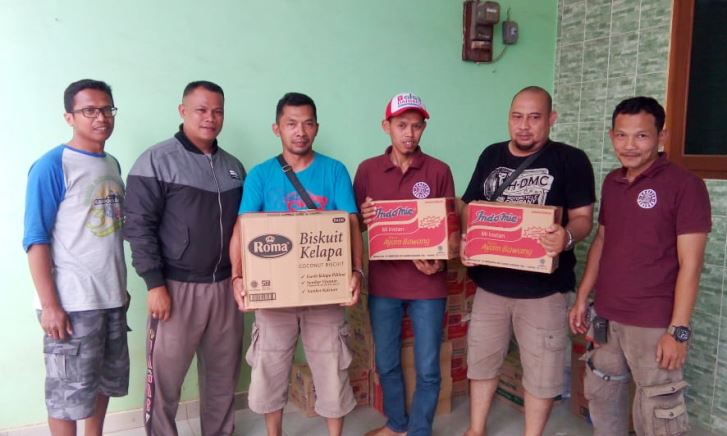 Komunitas Mobil Bandung Bantu Korban Banjir