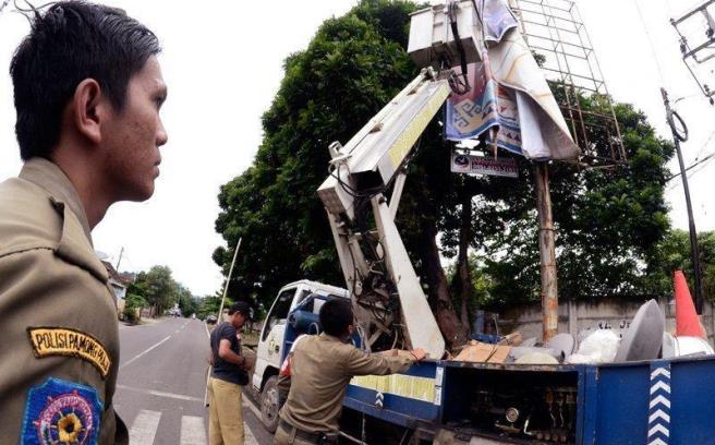 Bawaslu Tertibkan Ribuan APK