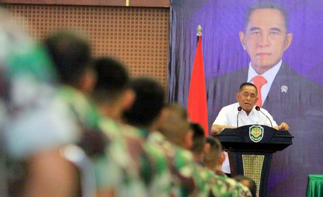 Tidak Boleh Ada yang Melemahkan TNI