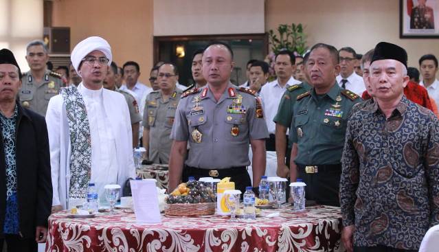 Polda Jabar Gelar Silaturahmi dengan Tokoh Lintas Agama Polda Jabar Gelar Silaturahmi dengan Tokoh Lintas Agama