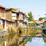 Larangan Bangunan di Bibir Sungai