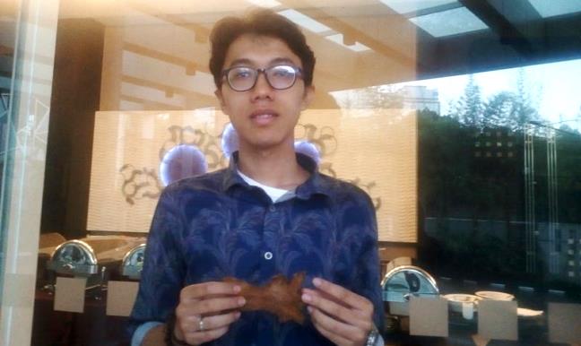 Ciptakan Sepatu dari Kulit Ceker Ayam dengan Omset Puluhan Juta Ciptakan Sepatu dari Kulit Ceker Ayam dengan Omset Puluhan Juta