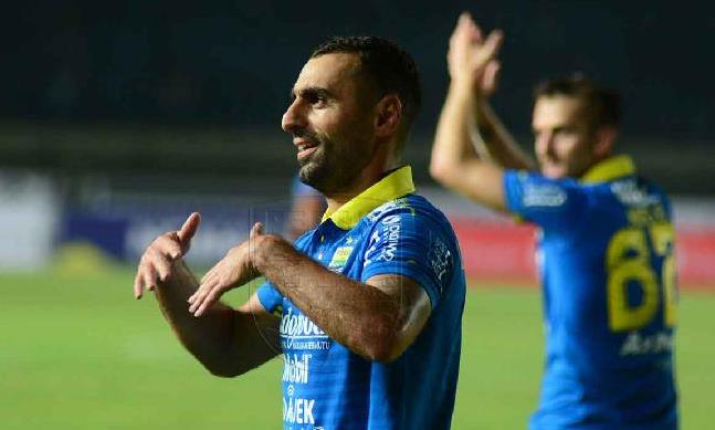 Persib Izinkan Artur Bela Timnas