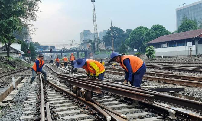 Daop 2 Lakukan Perbaikan Wesel