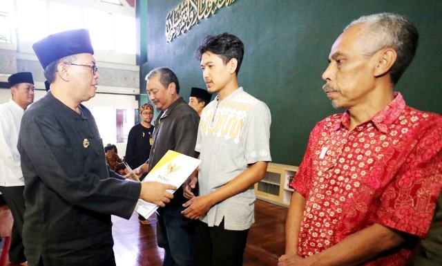 Delapan Keluarga dapat Santunan