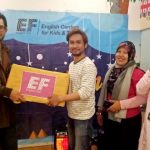 EF Berbagi Kebahagiaan Bersama Panti Asuhan dan Panti Jompo