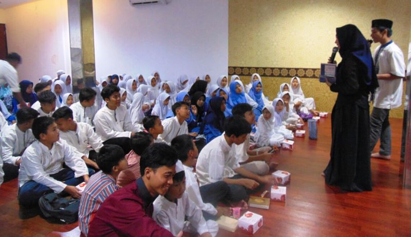 Forum OSIS Gelar Berbagi dengan Anak Yatim Piatu
