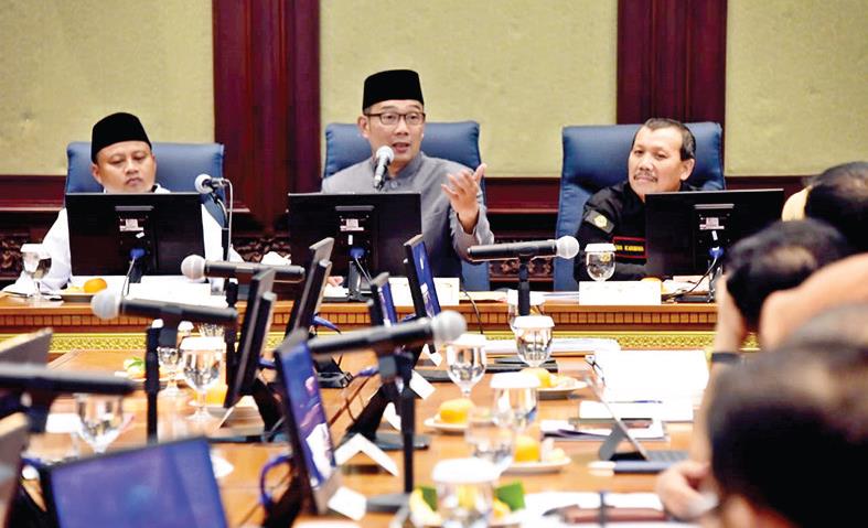 Gubernur Jawa Barat Berharap Penerimaan Siswa Baru Adil Gubernur Jawa Barat Berharap Penerimaan Siswa Baru Adil