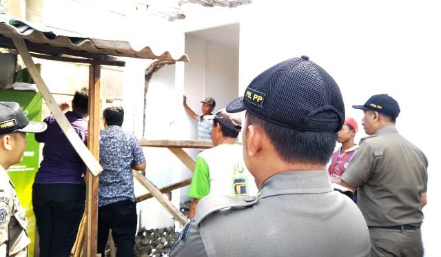 Satpol PP Bongkar Musala di Supermarket