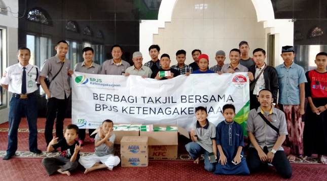 BPJS Ketenagakerjaan Bandung Barat Bagikan 300 Paket Takjil Gratis BPJS Ketenagakerjaan Bandung Barat Bagikan 300 Paket Takjil Gratis