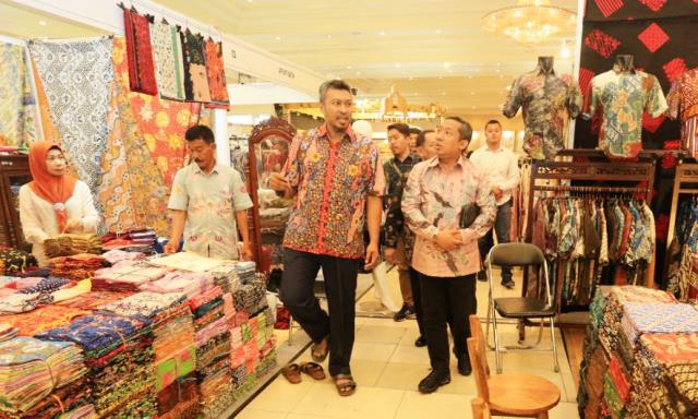 Lestarikan Kain Tradisional Lewat Festival