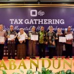 KPP Pratama Bandung Cibeunying Beri Penghargaan 10 Wajib Pajak