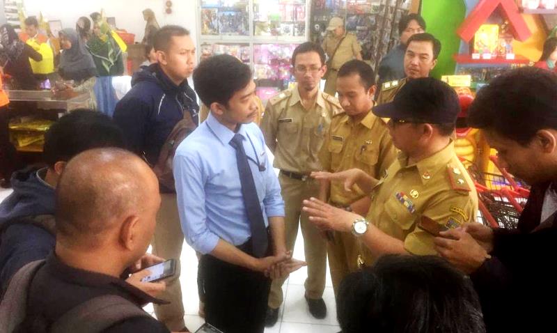 Tim Satgas Pangan Temukan Makanan dengan Kemasan Rusak dan Izin Edarnya Habis di Dua Supermarket