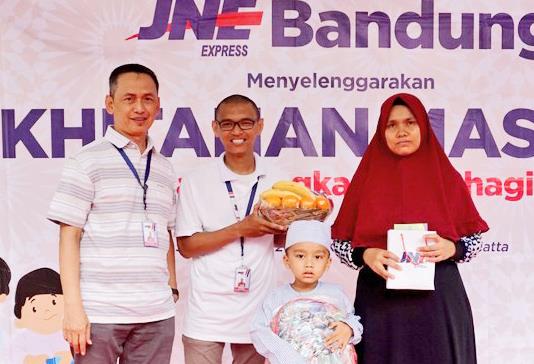 Sambut Bulan Suci Ramadan, JNE Bandung Adakan Khitanan Massal