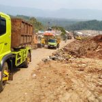 Landasan TPA Sarimukti Bermasalah, Puluhan Truk Sampah Mengular Hingga Tiga Kilometer