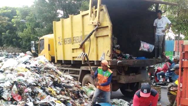DLH Pastikan Pengangkutan Sampah Tak Terganggu DLH Pastikan Pengangkutan Sampah Tak Terganggu