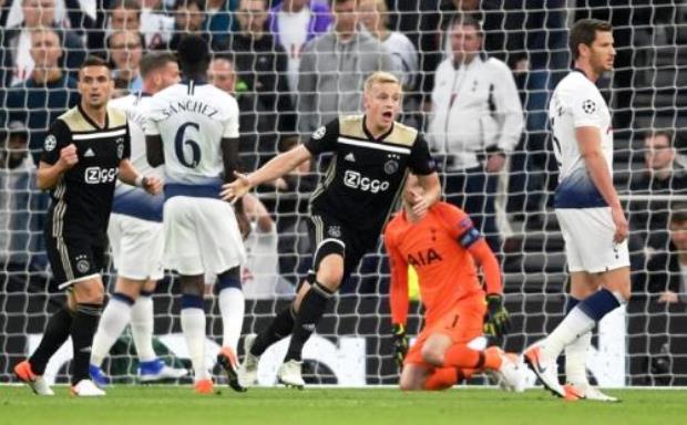 Ajax Bukukan Rekor Menawan