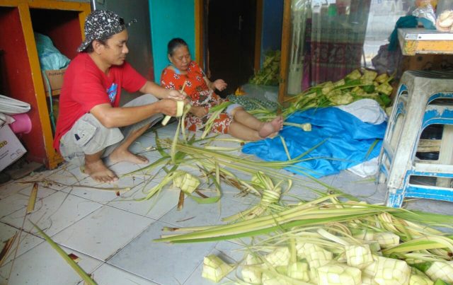 Jelang Lebaran Kampung Blok Kupat Banjir Permintaan