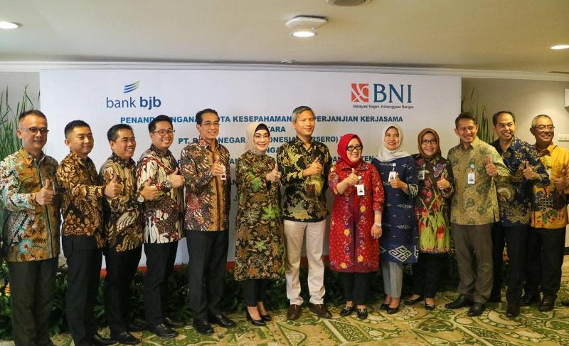 Mendukung Program Pemerintah dengan Menerbitkan Kartu Kredit Pemerintah