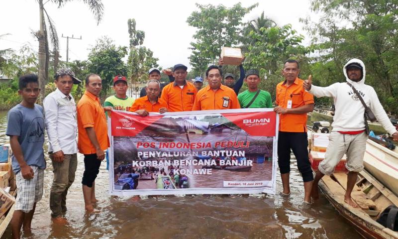 Pos Indonesia Serahkan Bantuan Banjir Konawe