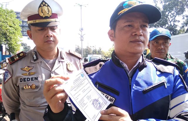 Dishub Temukan Kartu Pengawas Angkutan Palsu Dishub Temukan Kartu Pengawas Angkutan Palsu