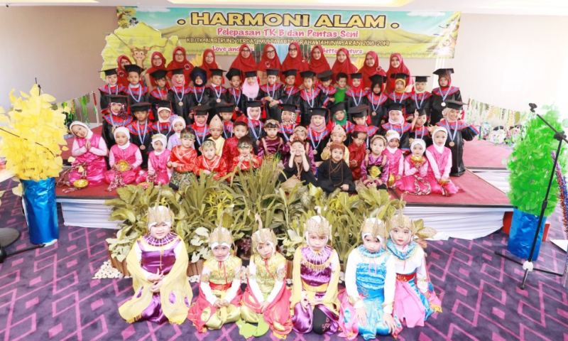 TK Albiruni Menggelar Pelepasan dan Pentas Seni