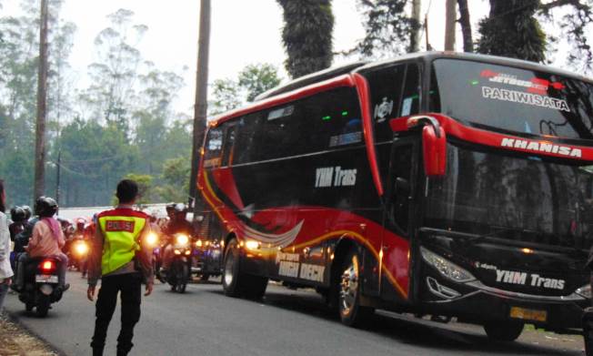 Arus Lalu Lintas Ciwidey Meningkat Padat